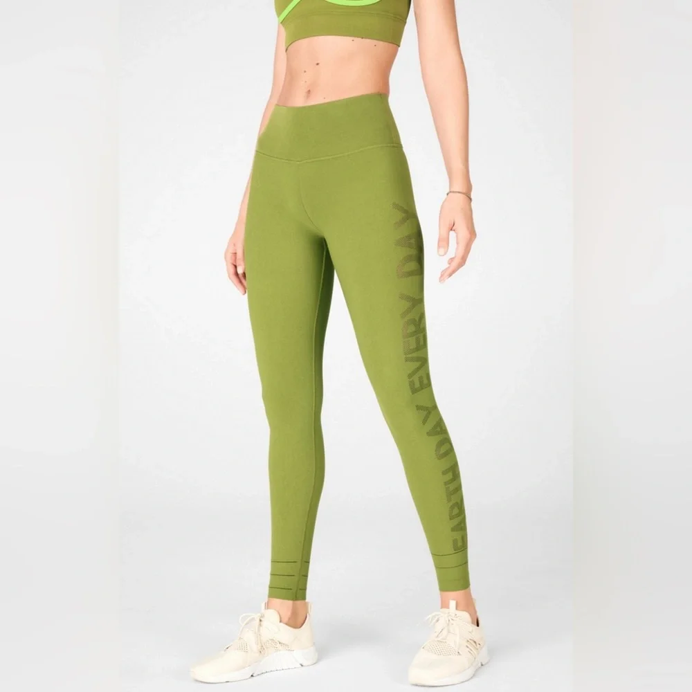 Fabletics Earth Day Outfit 🌏🌱 - Picture 1 of 11